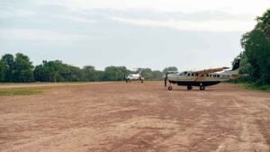 Bespoke domestic fly-in safari light aircraft flight to minimize transport carbon footprint
